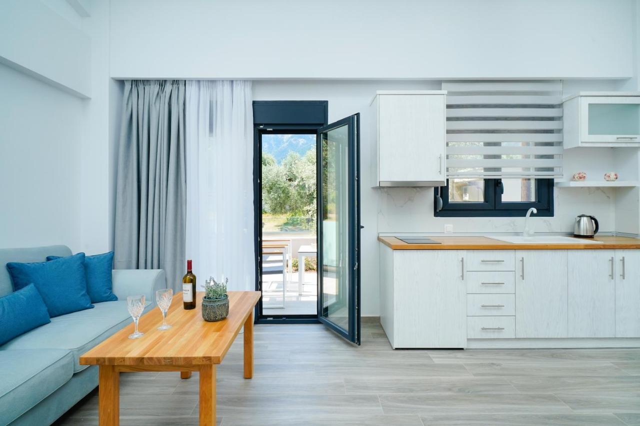 Ilias Suites Скала Потамияс Екстериор снимка